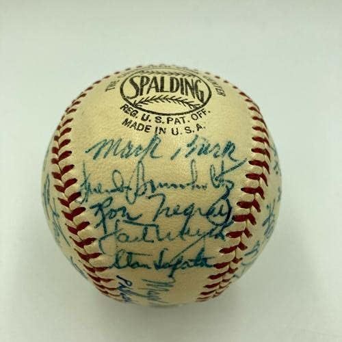 Lijepa momčad iz Philadelphia Phillies iz 1956. godine potpisala je službeni bejzbol Nacionalne lige - Autografirani bejzbol